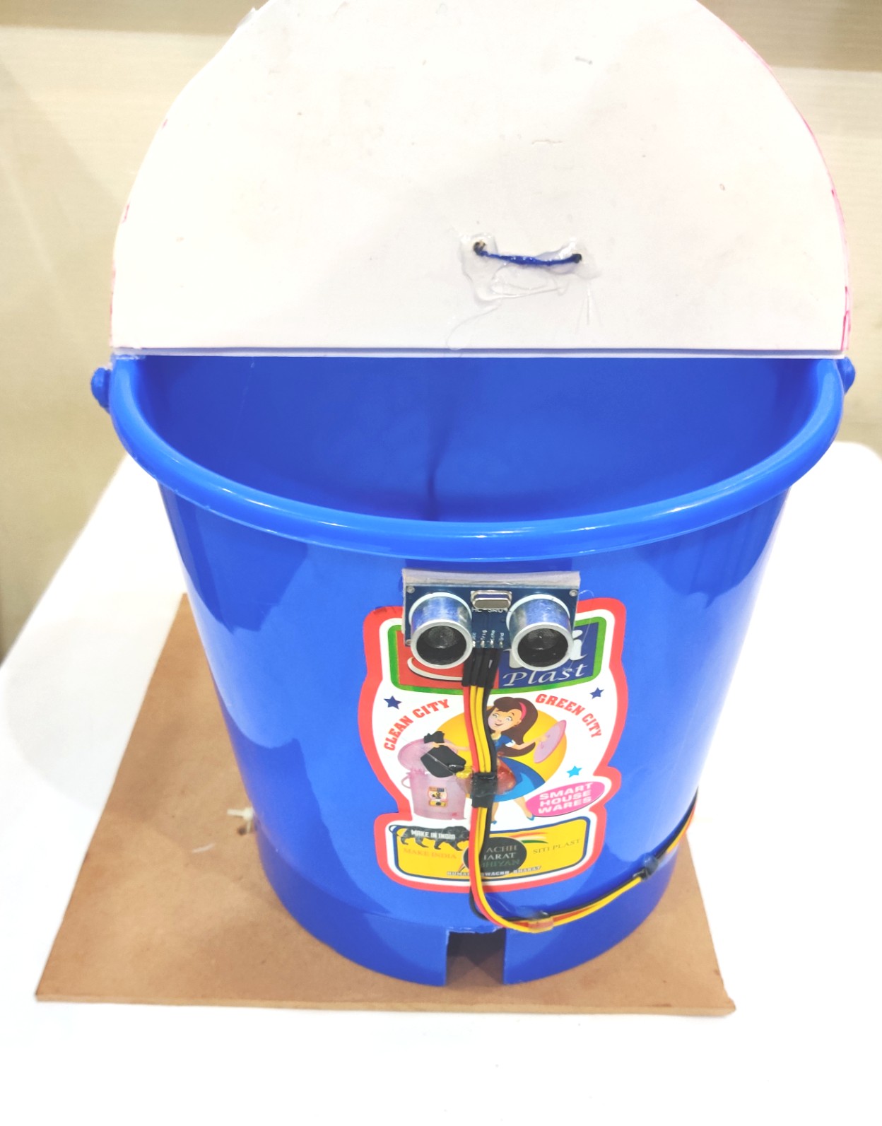 Smart dust clearance bin